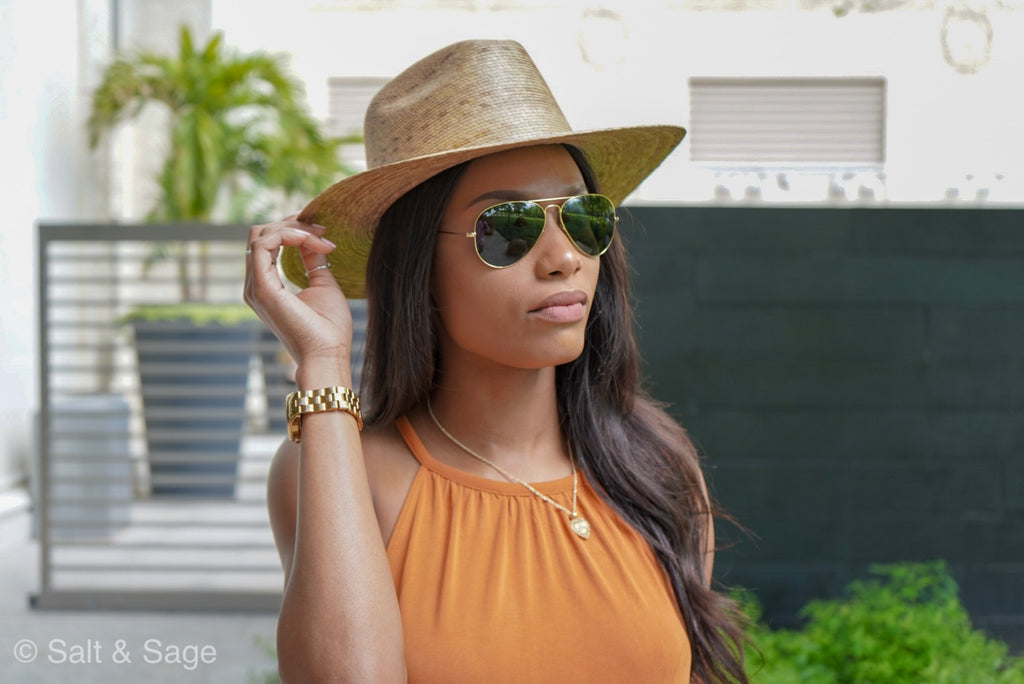 hats, lack of color