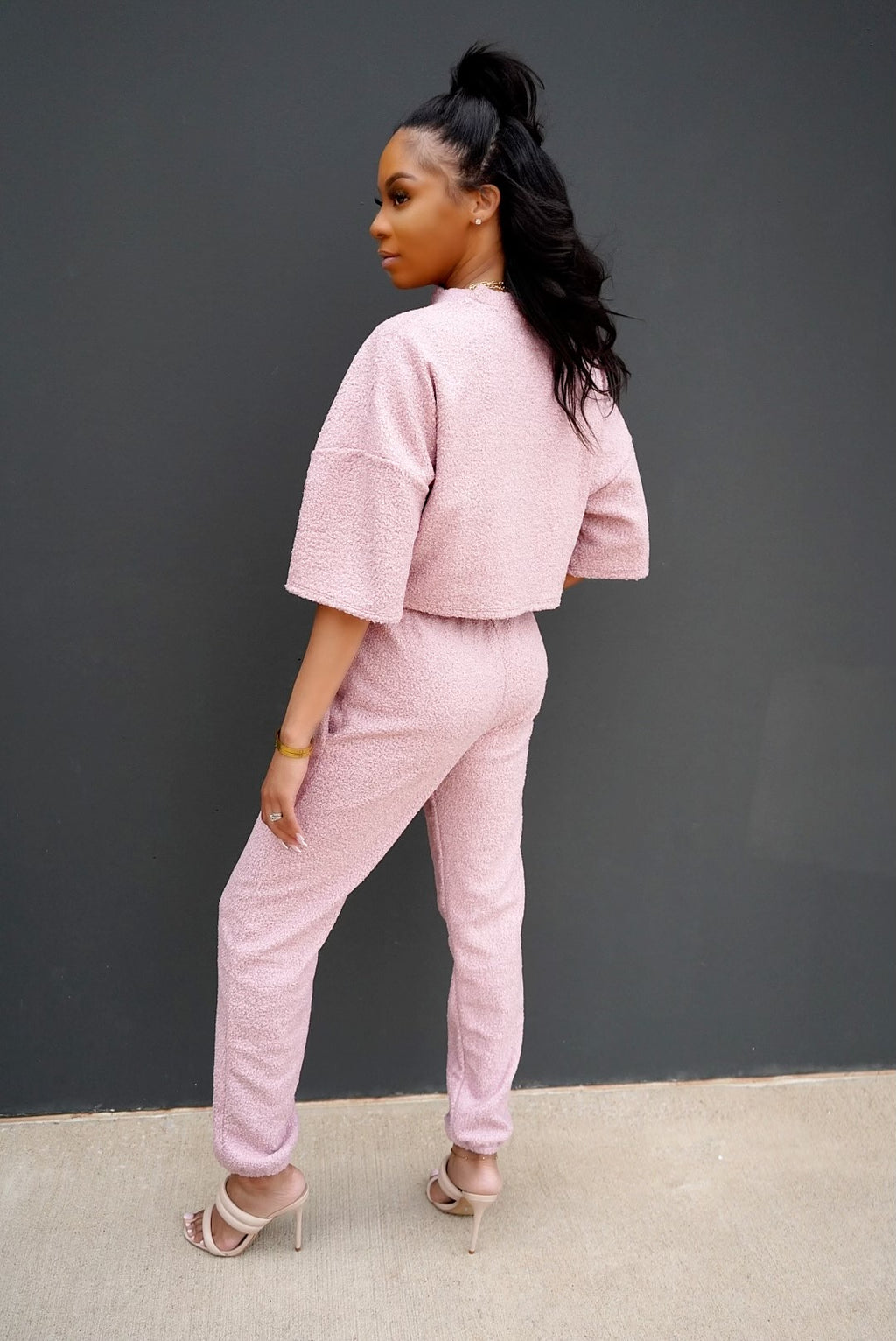 On The Run || Set-Mauve