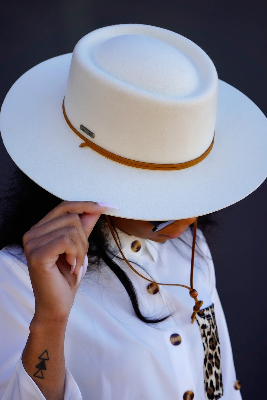 *NWT* GIGI PIP Wren Flat Brim Telescope Crown Hat w/Adjustable Strap, Off White Wren Women main image 3