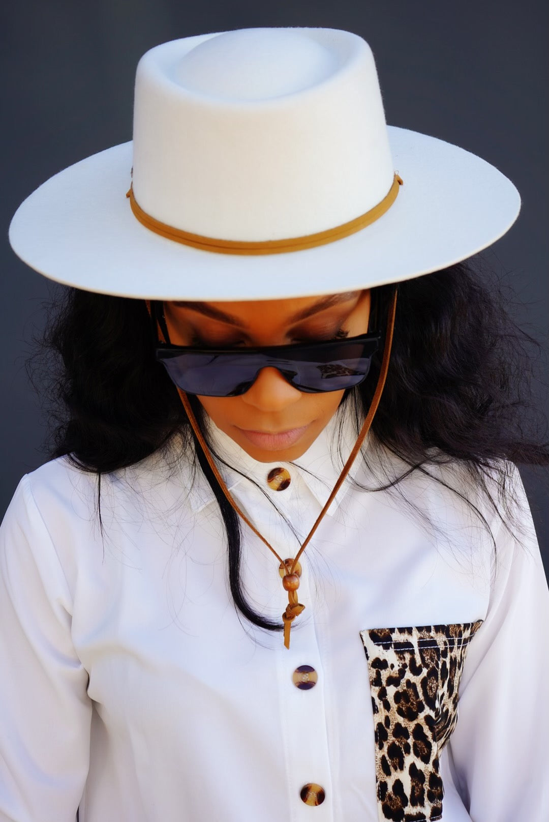 Wren Flat Brim Telescope Crown Hat || Off White